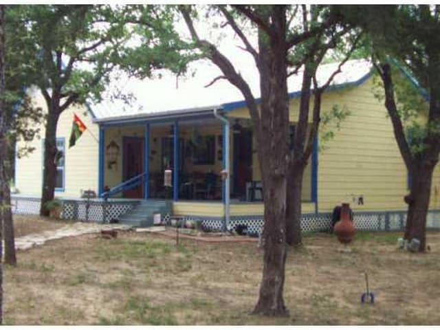 202 Greystone LN