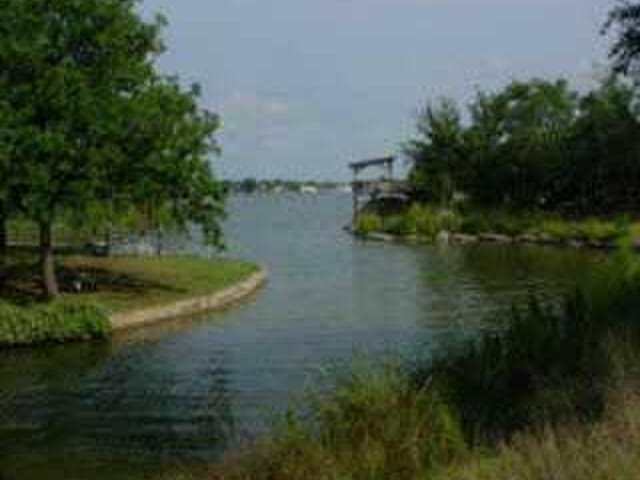 202 Lake Downs