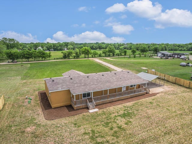 202 Lazy River Ln