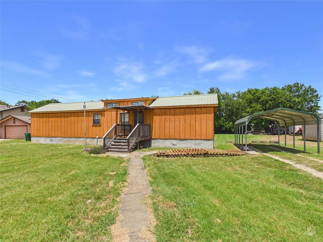 202 N Mustang Ave