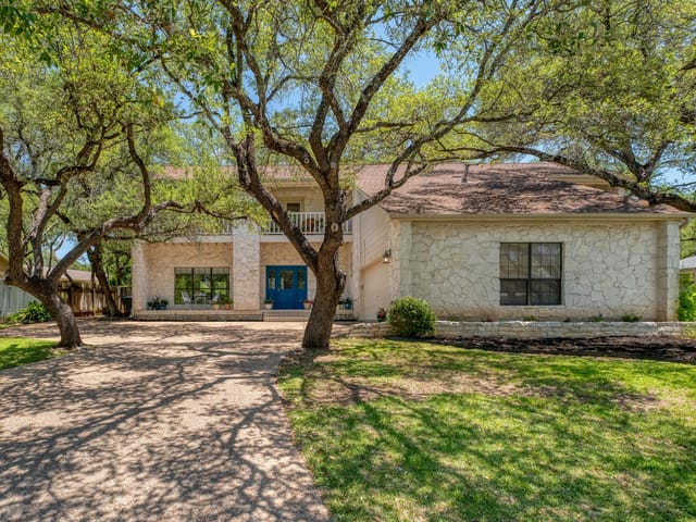 202 RIDGEWOOD DR
