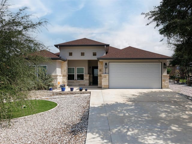 202 ROY NICHOLS DR