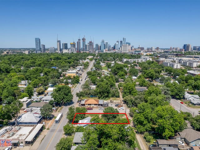 2024 E Cesar Chavez St