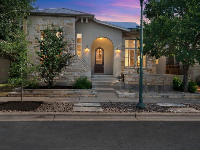 2024 Emma Long St
