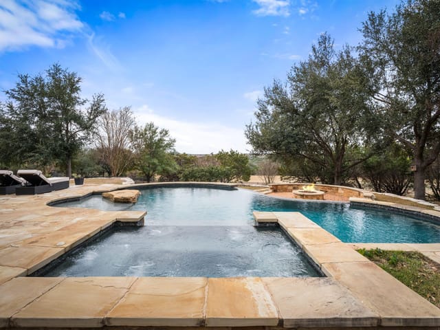 2024 University Club Dr