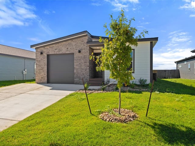 2026 Applewood DR