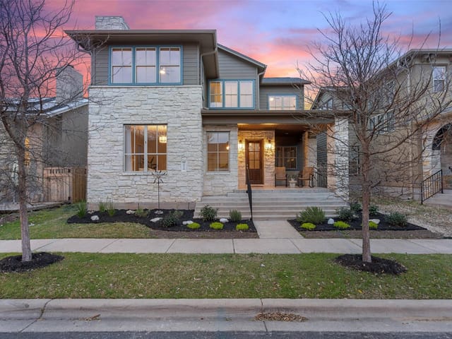 2028 Emma Long St