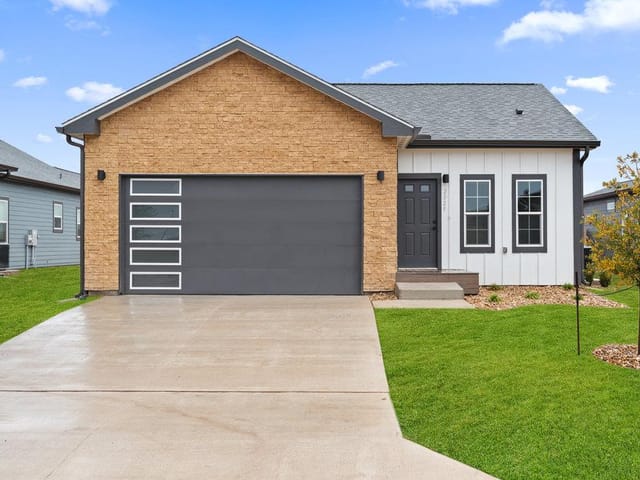 2029 Applewood Dr
