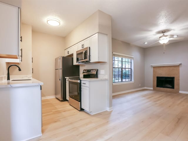 203 E 31st St Unit #104