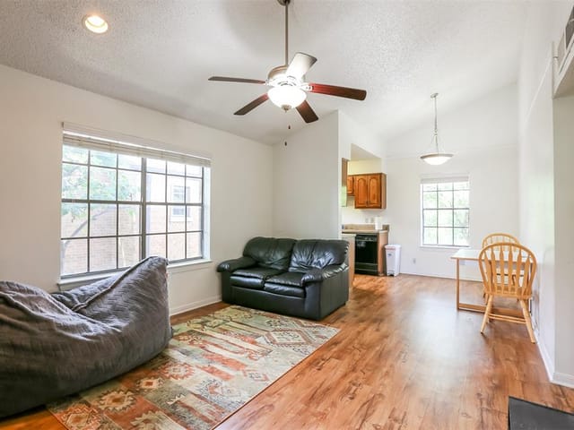 203 E 31st St Unit #301
