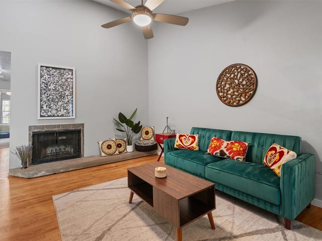 203 E 31st St Unit #304