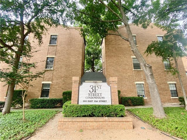 203 E 31st St Unit #304