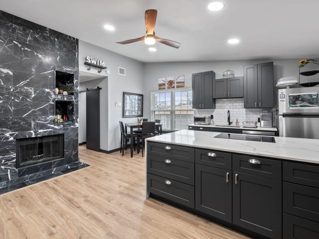 203 E 31st St Unit #305