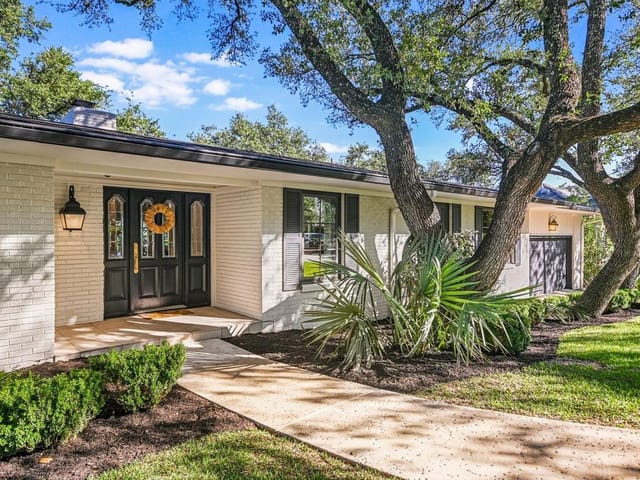 203 McConnell Dr
