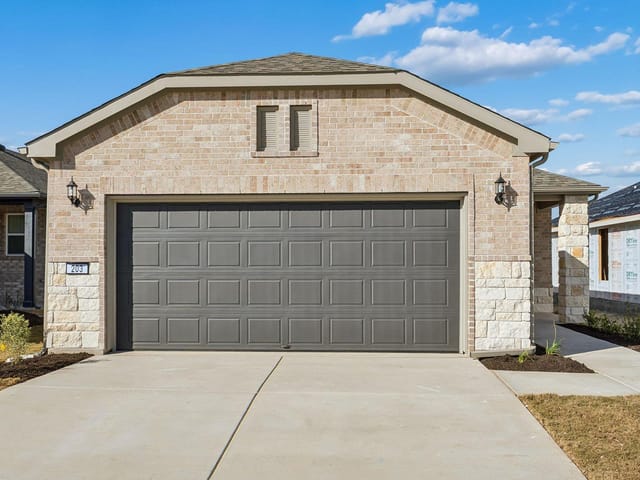 203 Smokestack Ln