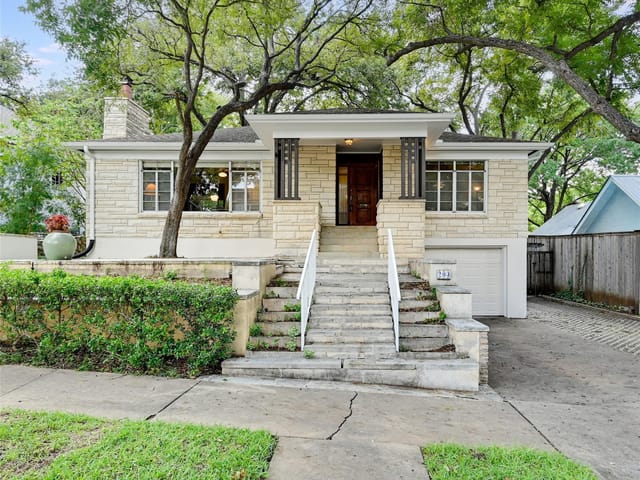 203 W 32nd St