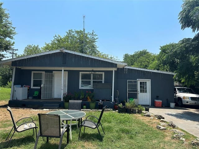 203 W Applegate Dr