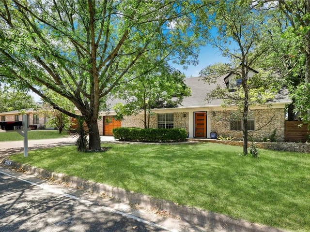 203 W Lisa Dr
