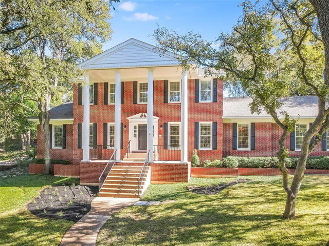 203 WALLIS DRIVE