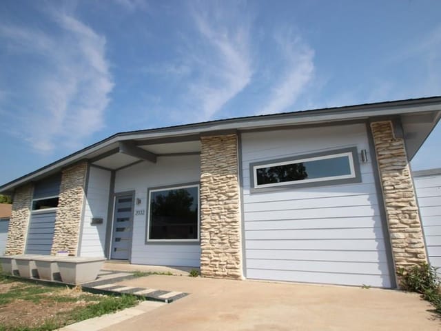 2032 Encino Cir