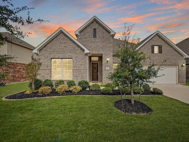 2033 Elk Creek Dr