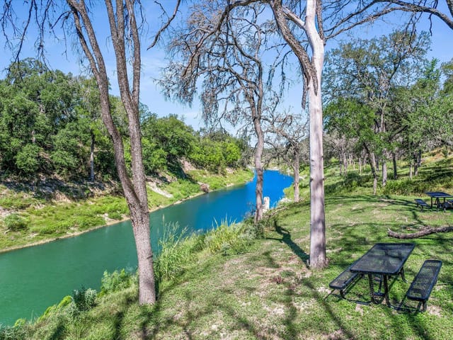 2038 Paradise PKWY