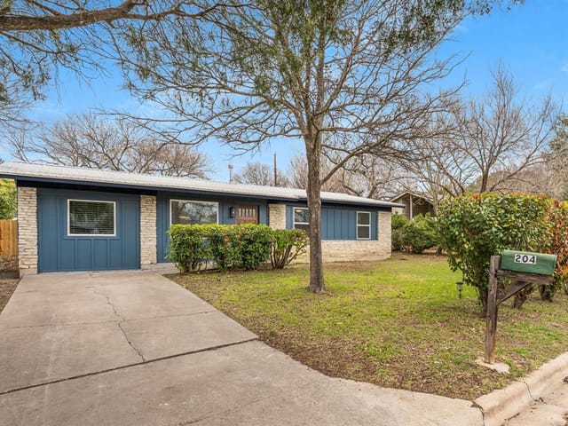 204 Chippendale Ave