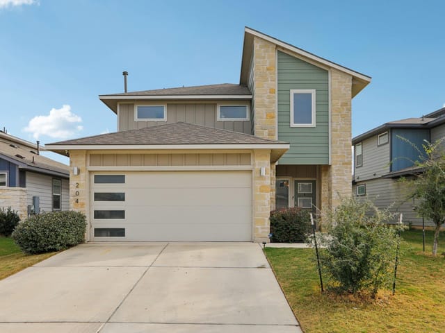 204 Cupreata Ln