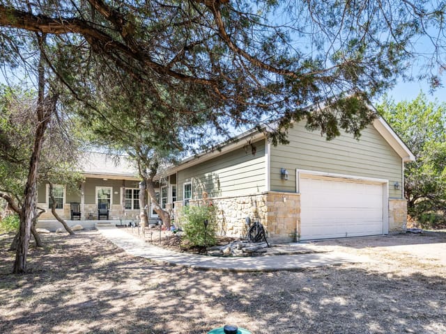 204 Deer Creek CIR