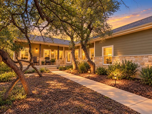 204 Deer Creek CIR