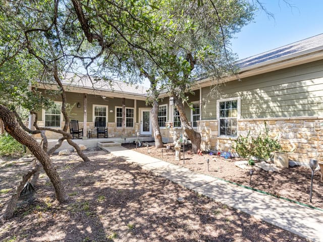 204 Deer Creek CIR