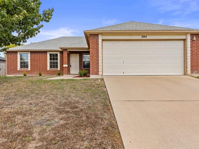 204 McFaddan LN