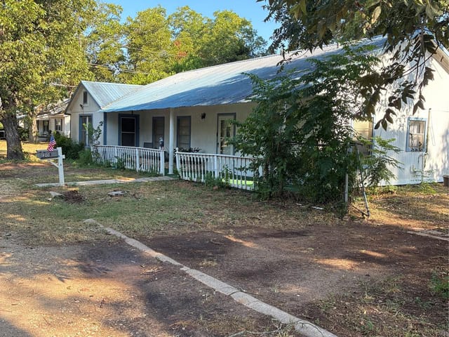 204 NW NW 5th ST
