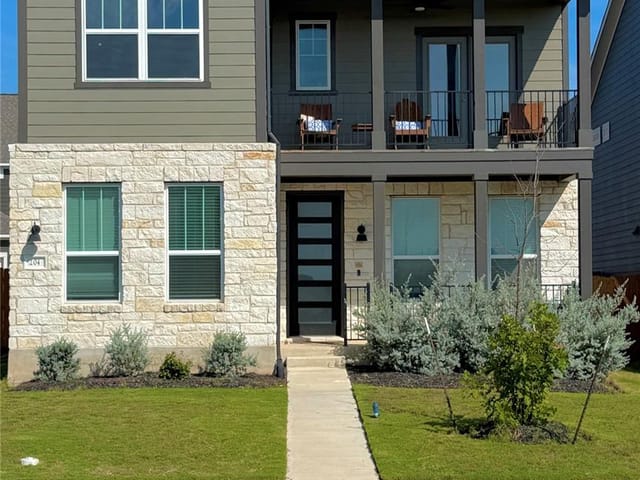 204 Travis LN