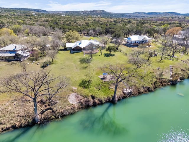 204 W BLANCO BEND Dr