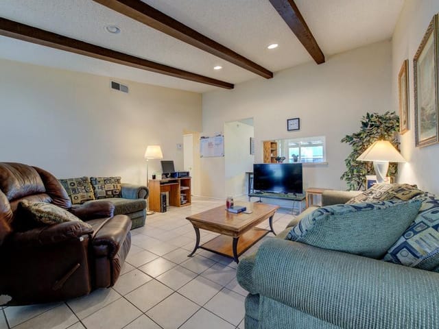 204 W William Cannon Dr