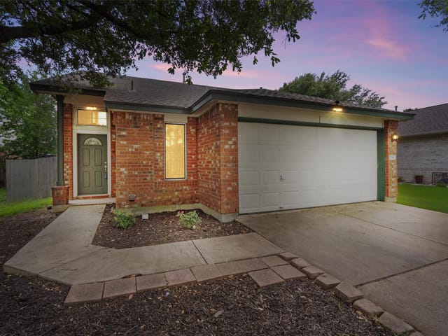 2040 Buckley LN