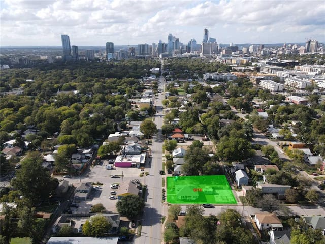 2040 E Cesar Chavez St