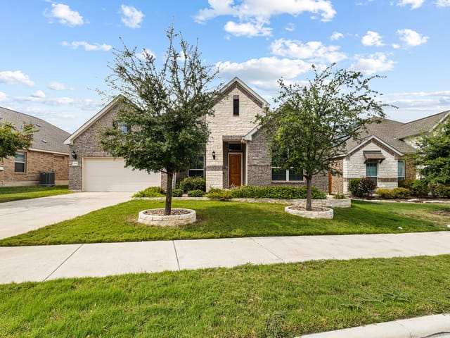 2041  Waterfall Ave