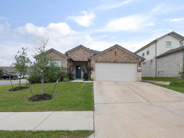 205 Bethpage DR