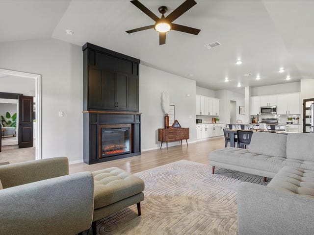 205 Bright Star LN