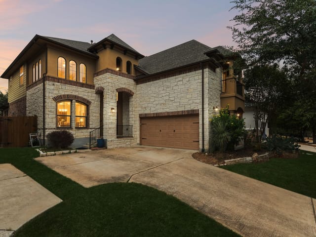 205 E Adelanta PL