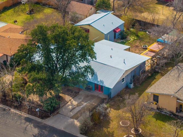 205 E Lola DR