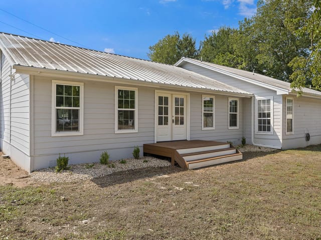 205 E Myrtle LN