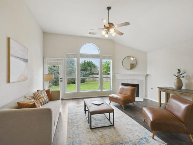 205 Jockey Bluff Cv