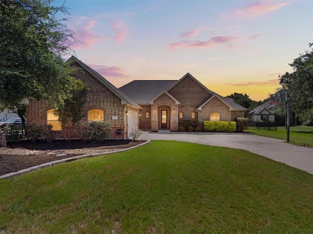 205 Quarry Lake EST
