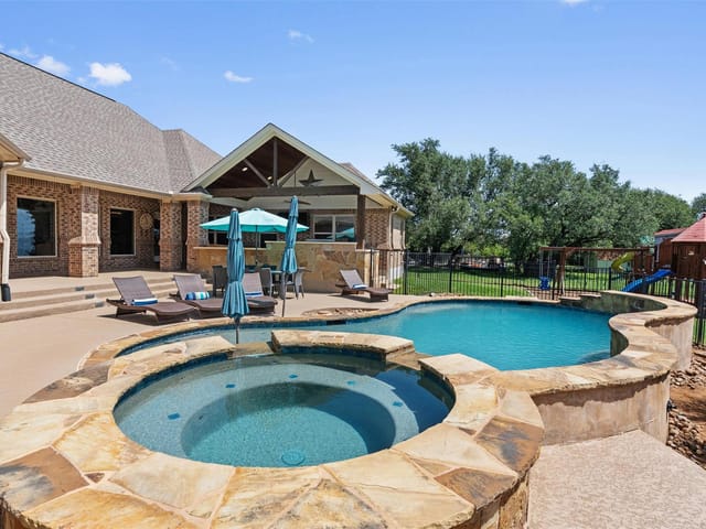 205 Quarry Lake EST