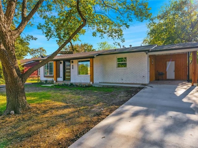 205 Red Oak Cir