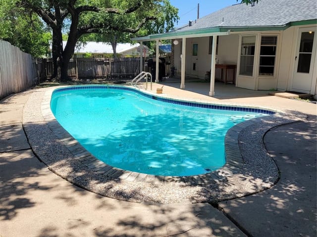 205 W Lisa Dr