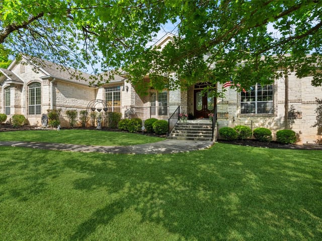 205 W Majestic Oak Ln